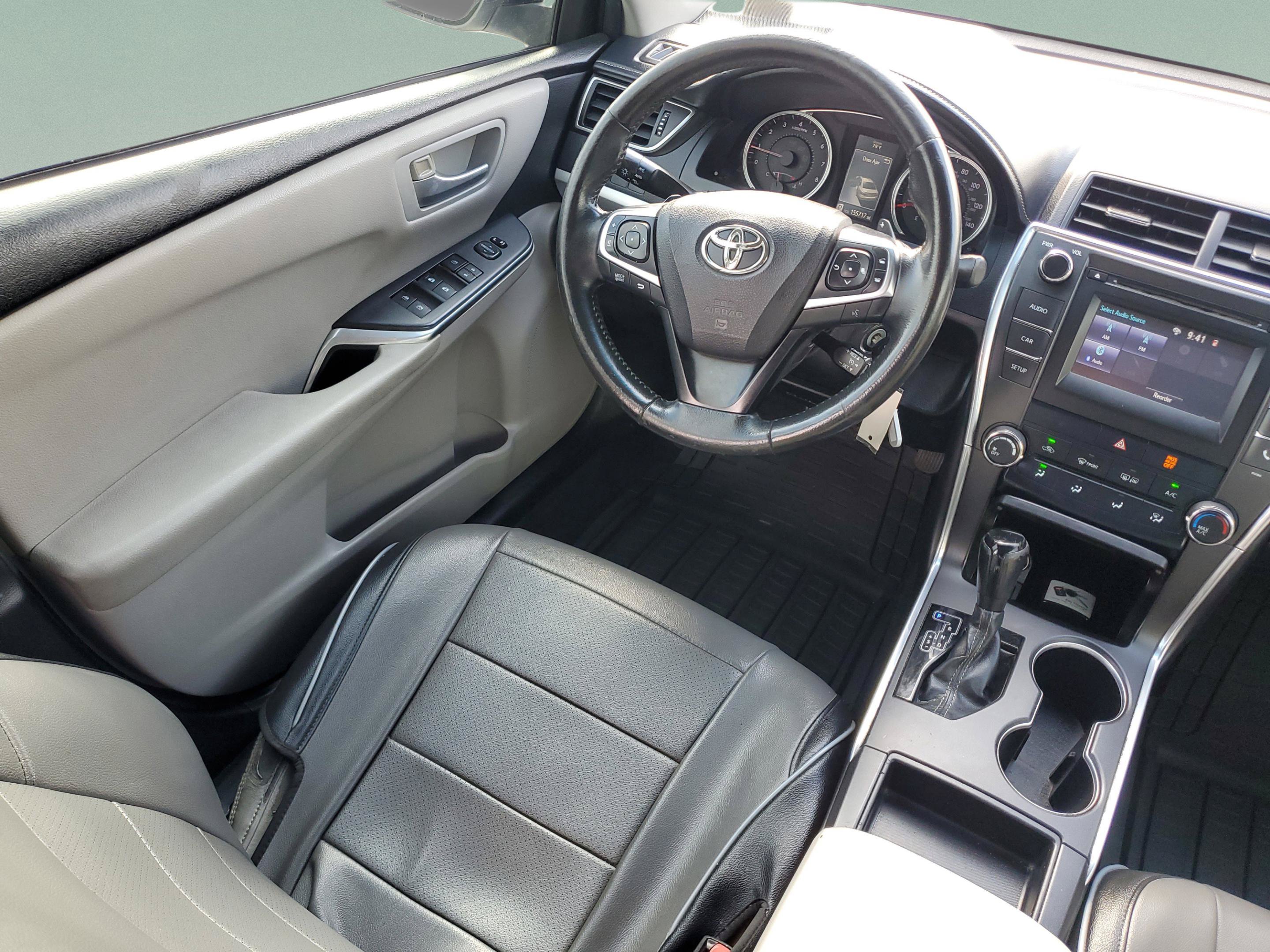 Used 2015 Toyota Camry SE FWD image 11