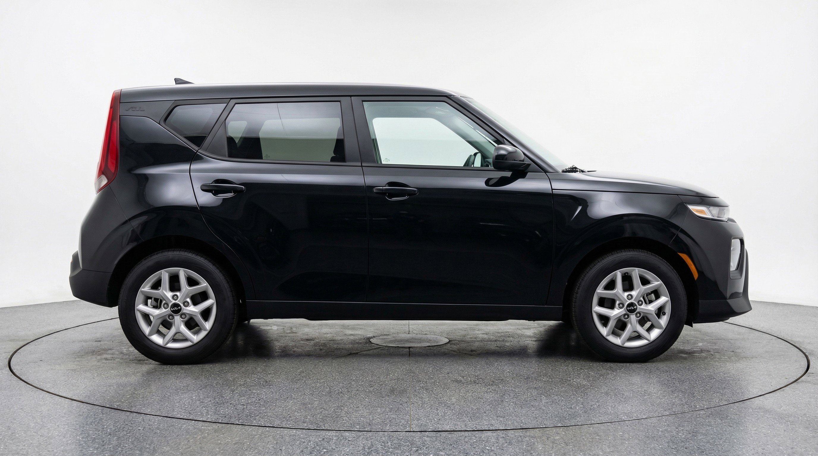 Used 2025 Kia Soul LX w/ LX Technology Package FWD image 11
