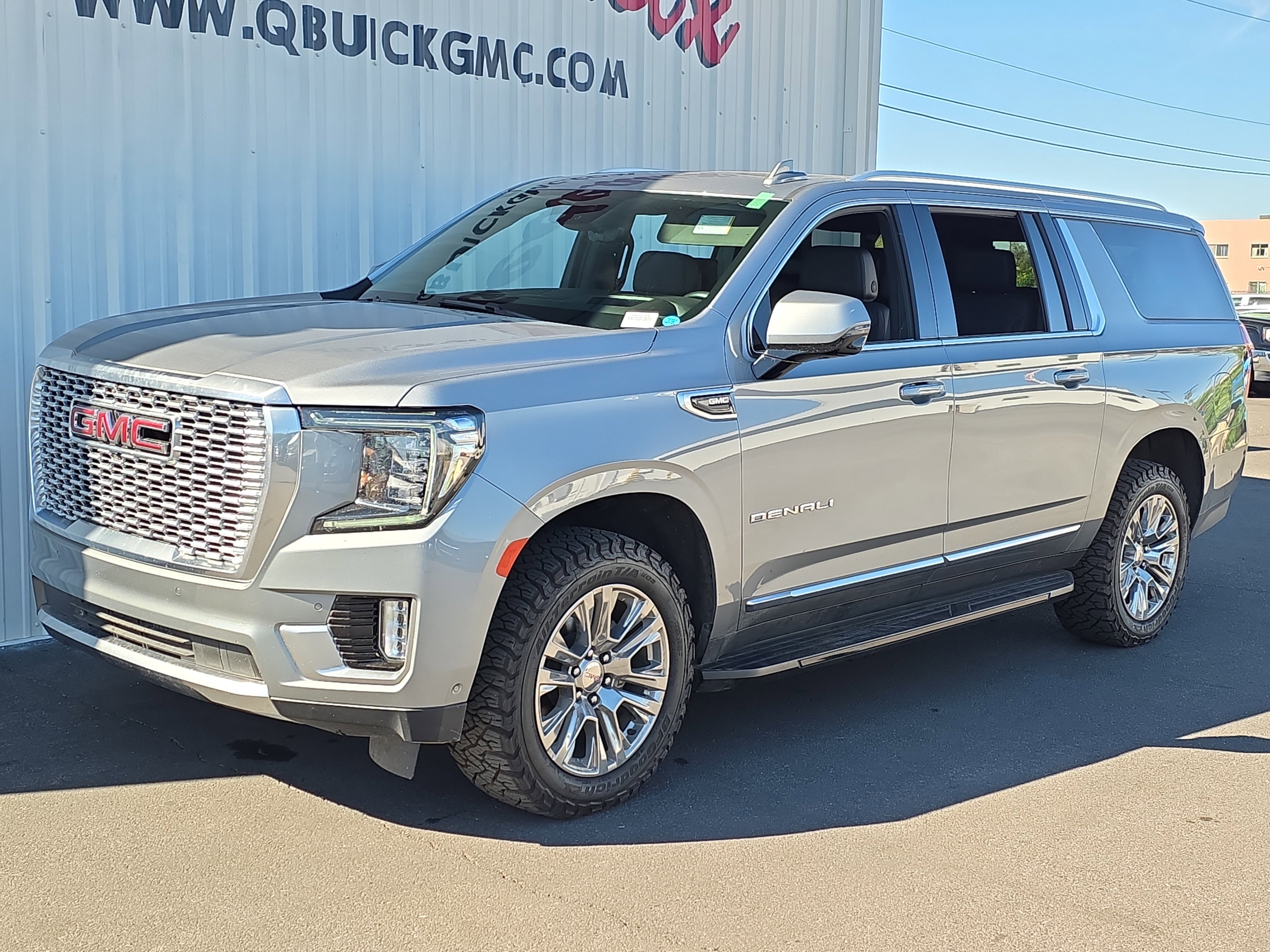 Used 2024 GMC Yukon XL Denali w/ Advanced Technology Package image 3