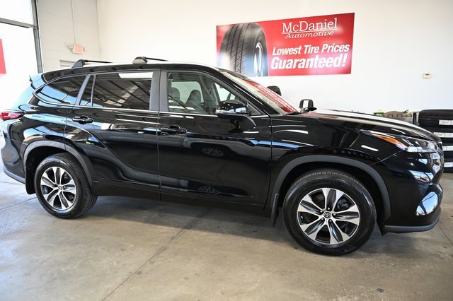 Used 2023 Toyota Highlander XLE image 4