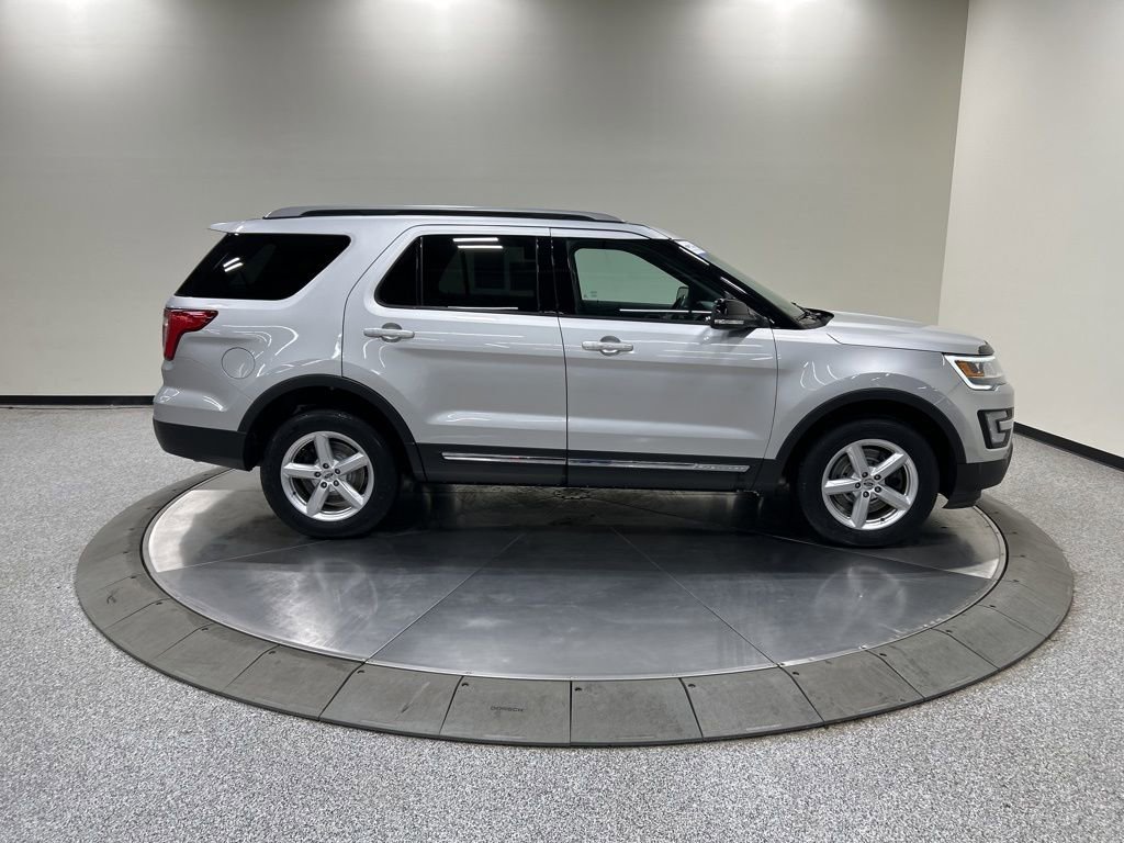 Certified 2017 Ford Explorer XLT w/ Equipment Group 202A image 5