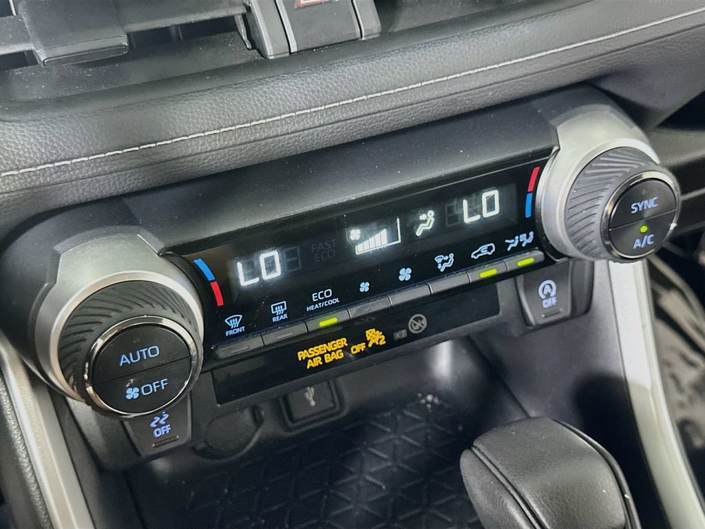 Used 2022 Toyota RAV4 XLE AWD/4WD image 28