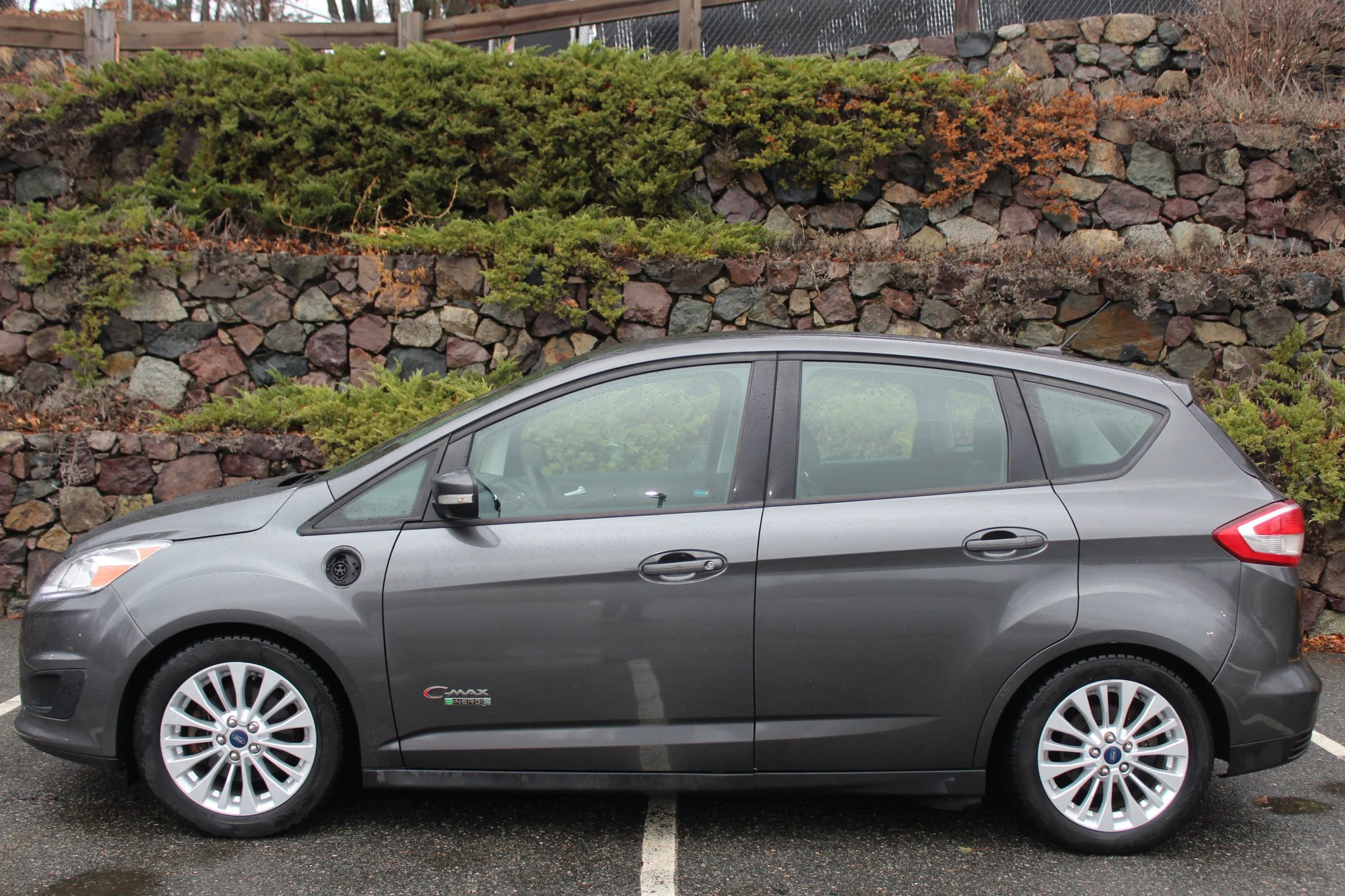 Used 2017 Ford C-MAX Energi SE w/ Cold Weather Package FWD image 6