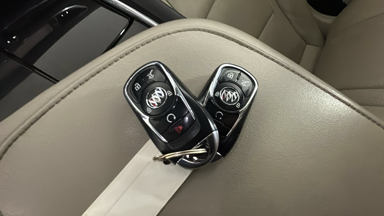 Used 2020 Buick Enclave Essence w/ LPO, Floor Liner Package FWD image 25