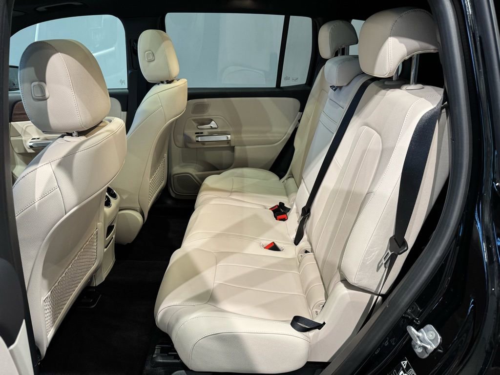 Used 2023 Mercedes-Benz EQB 300 4MATIC w/ Exclusive Package image 40