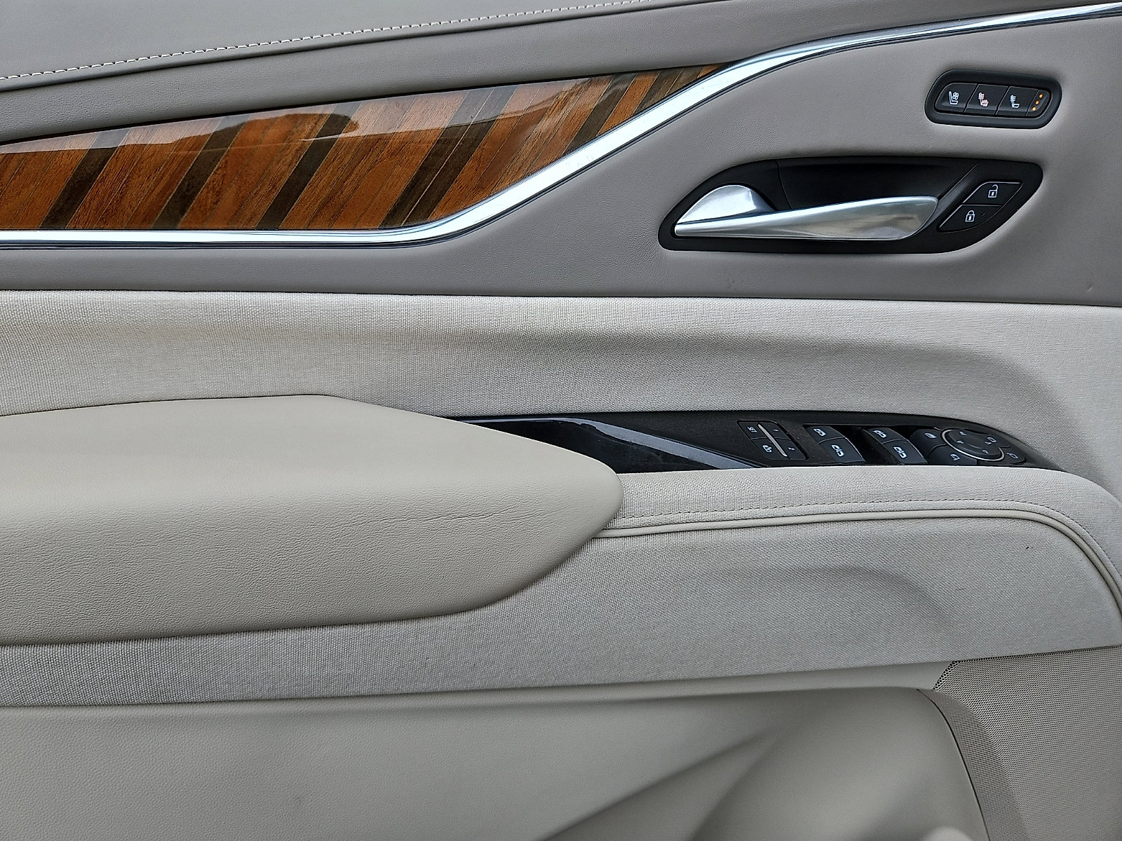 Certified 2024 Cadillac Escalade Sport Platinum image 13