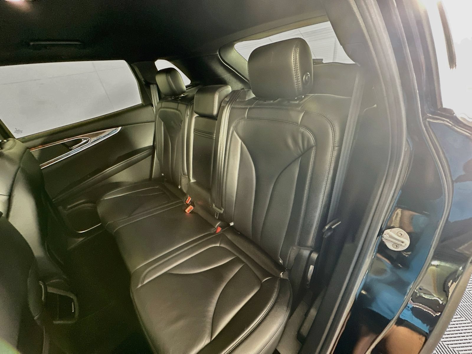 Used 2017 Lincoln MKX Select w/ Select Plus Package FWD image 25