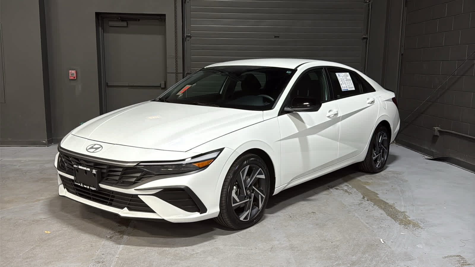 Used 2025 Hyundai Elantra Sport FWD image 3