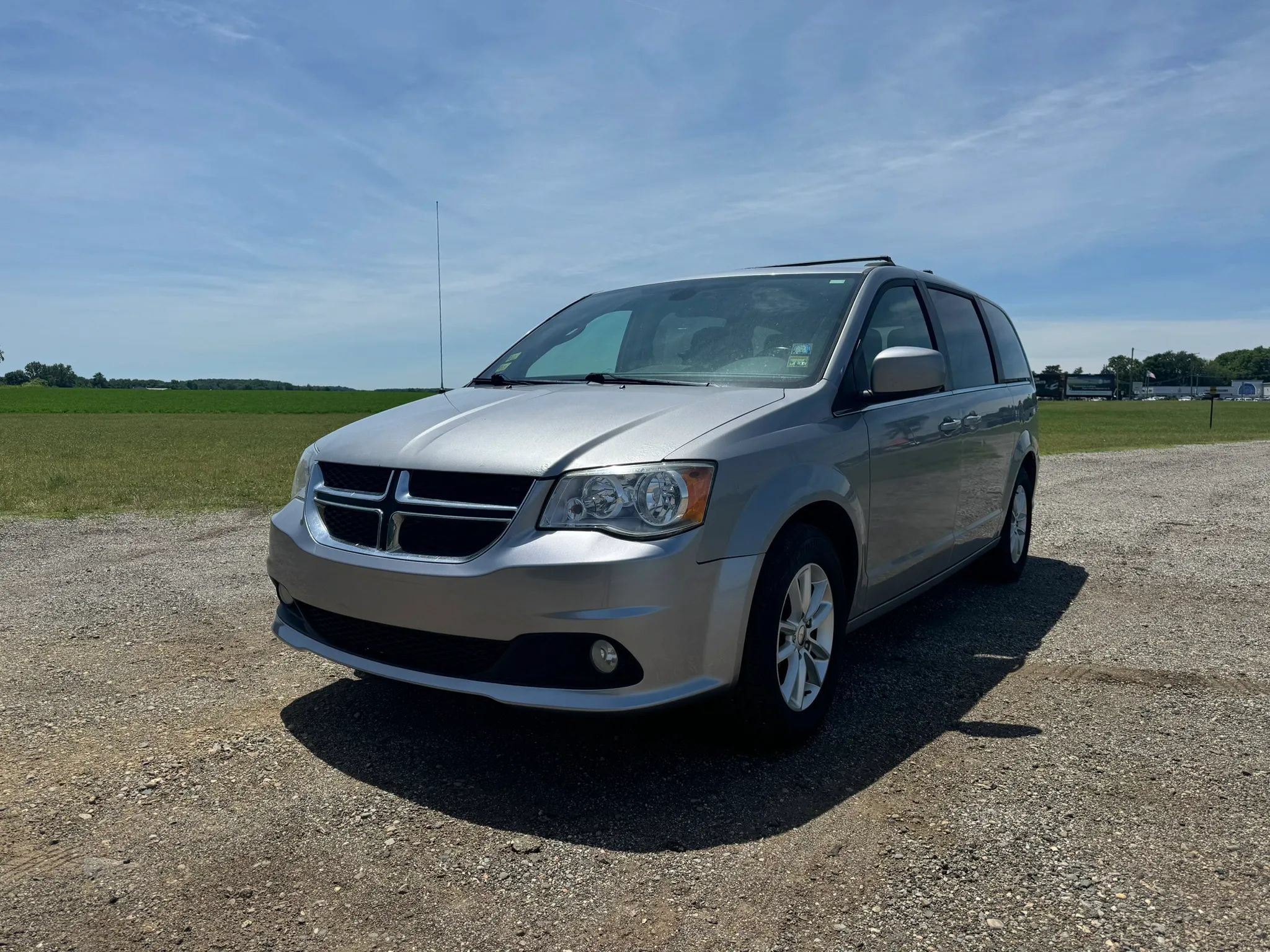 Used 2019 Dodge Grand Caravan SXT FWD image 1