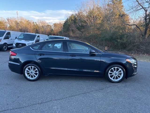 Used 2020 Ford Fusion SE image 2