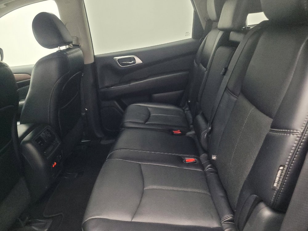 Used 2019 Nissan Pathfinder Platinum FWD image 18