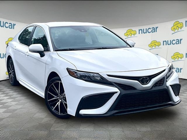 Used 2023 Toyota Camry SE FWD image 1