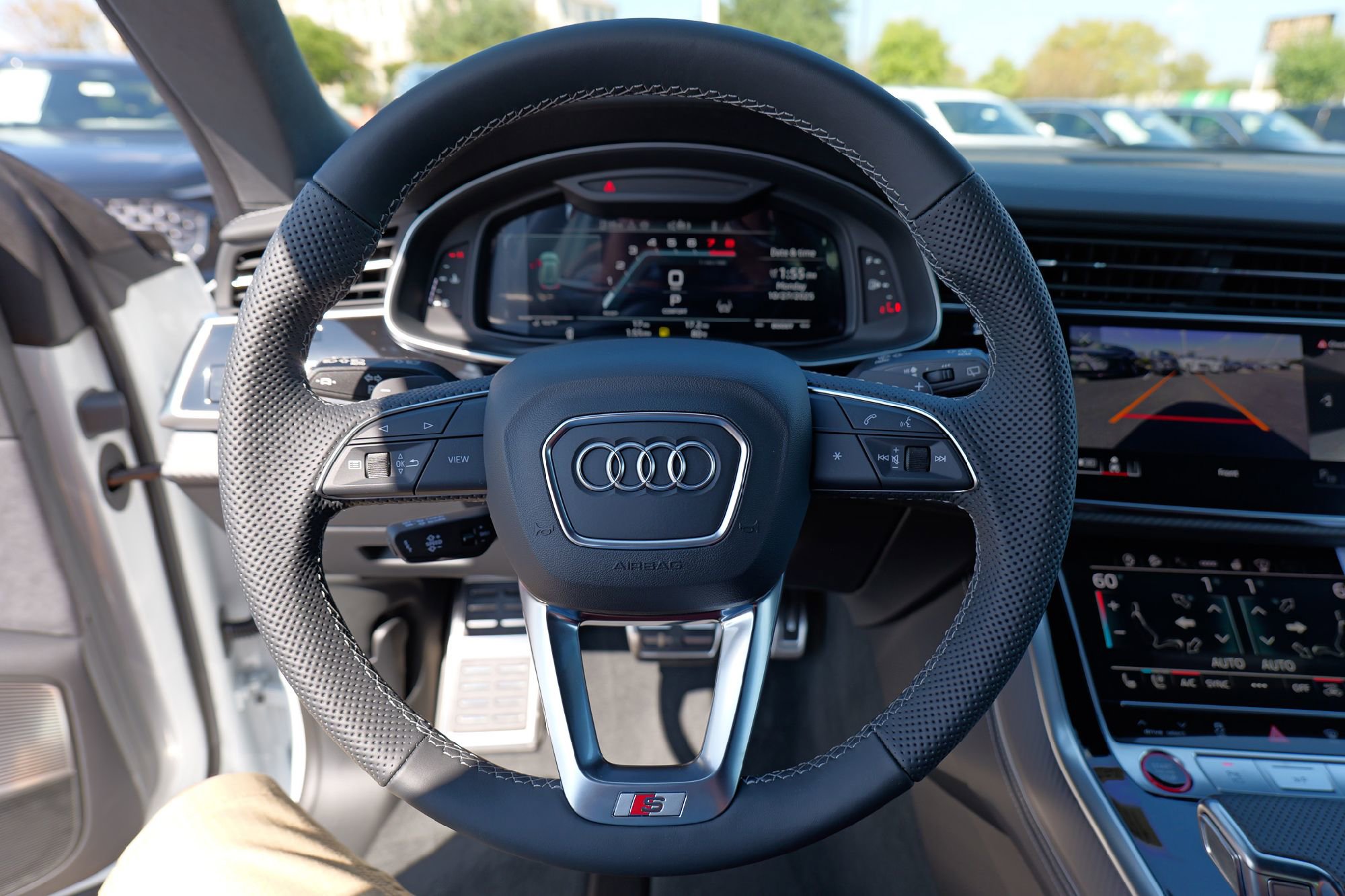 New 2026 Audi SQ8 Prestige image 11