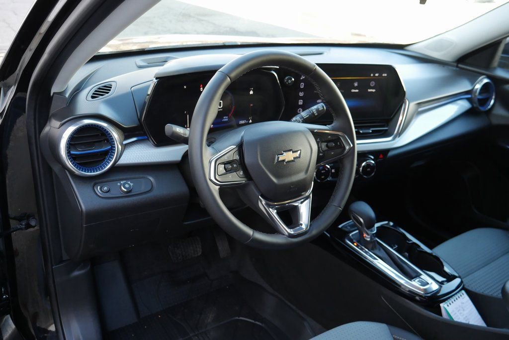 Used 2025 Chevrolet Trax LT w/ Driver Confidence Package image 10