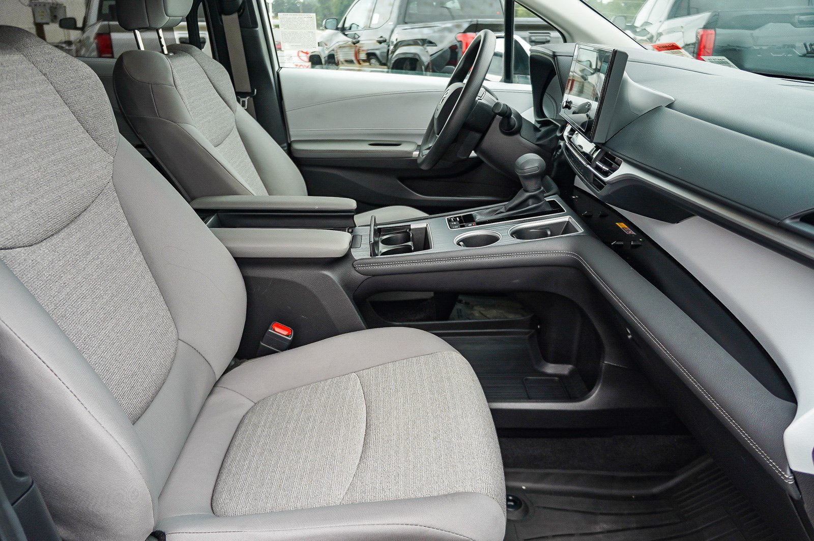 Used 2025 Toyota Sienna LE w/ LE Plus Package AWD/4WD image 17