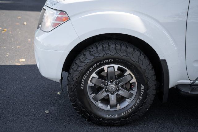Used 2014 Nissan Frontier PRO-4X w/ Pro-4x Graphics Package AWD/4WD image 10