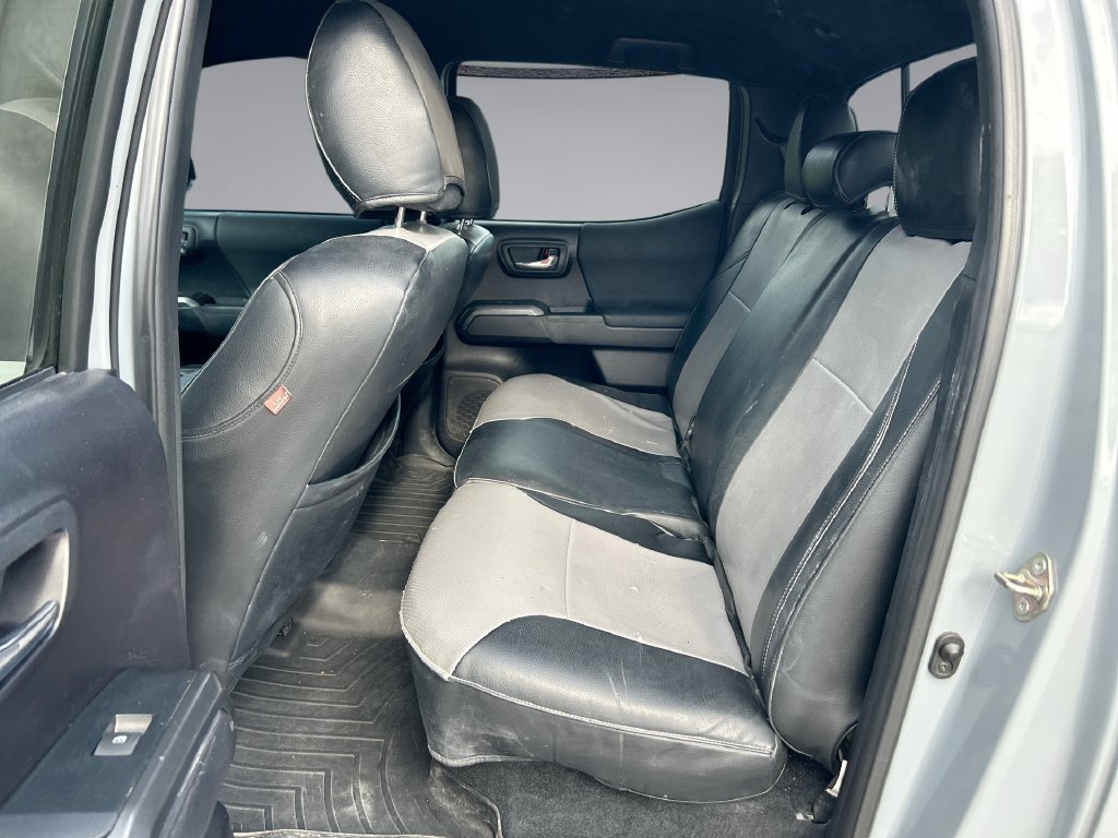 Used 2020 Toyota Tacoma TRD Sport AWD/4WD image 29
