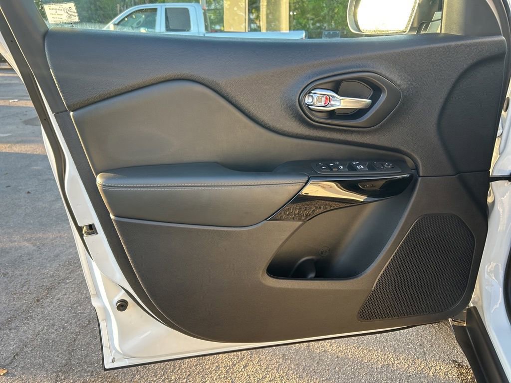 Used 2023 Jeep Cherokee Altitude Lux image 34