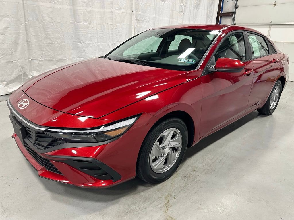 Used 2025 Hyundai Elantra SE FWD image 3