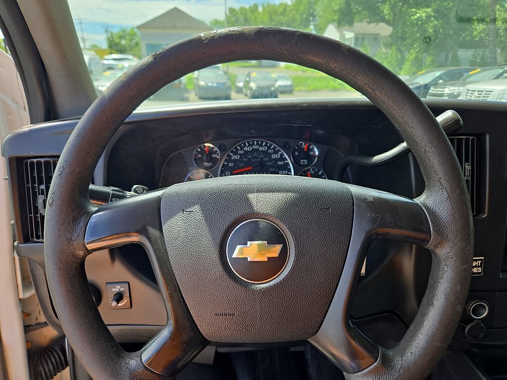 Used 2011 Chevrolet Express 1500 RWD image 22