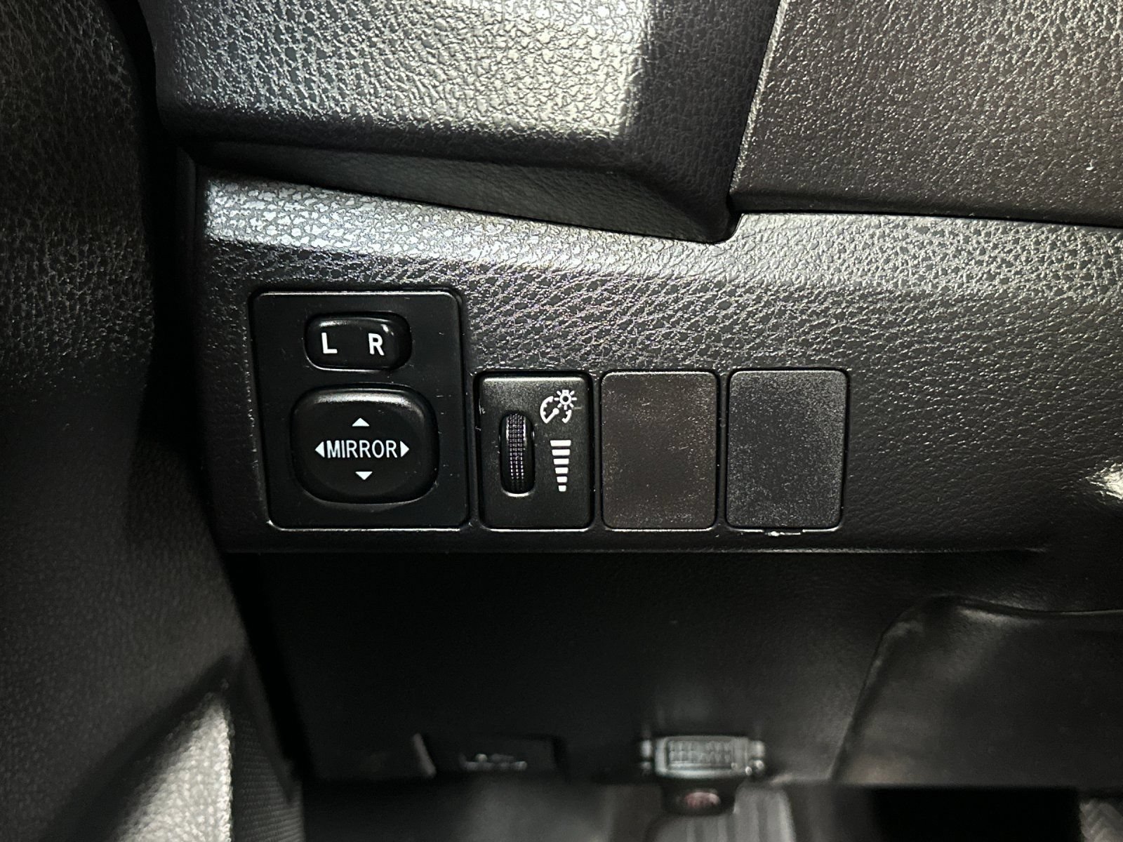 Used 2014 Toyota Corolla L FWD image 23