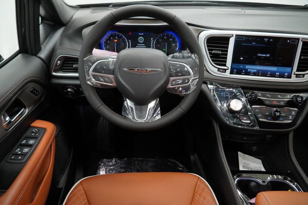 New 2026 Chrysler Pacifica Pinnacle image 21