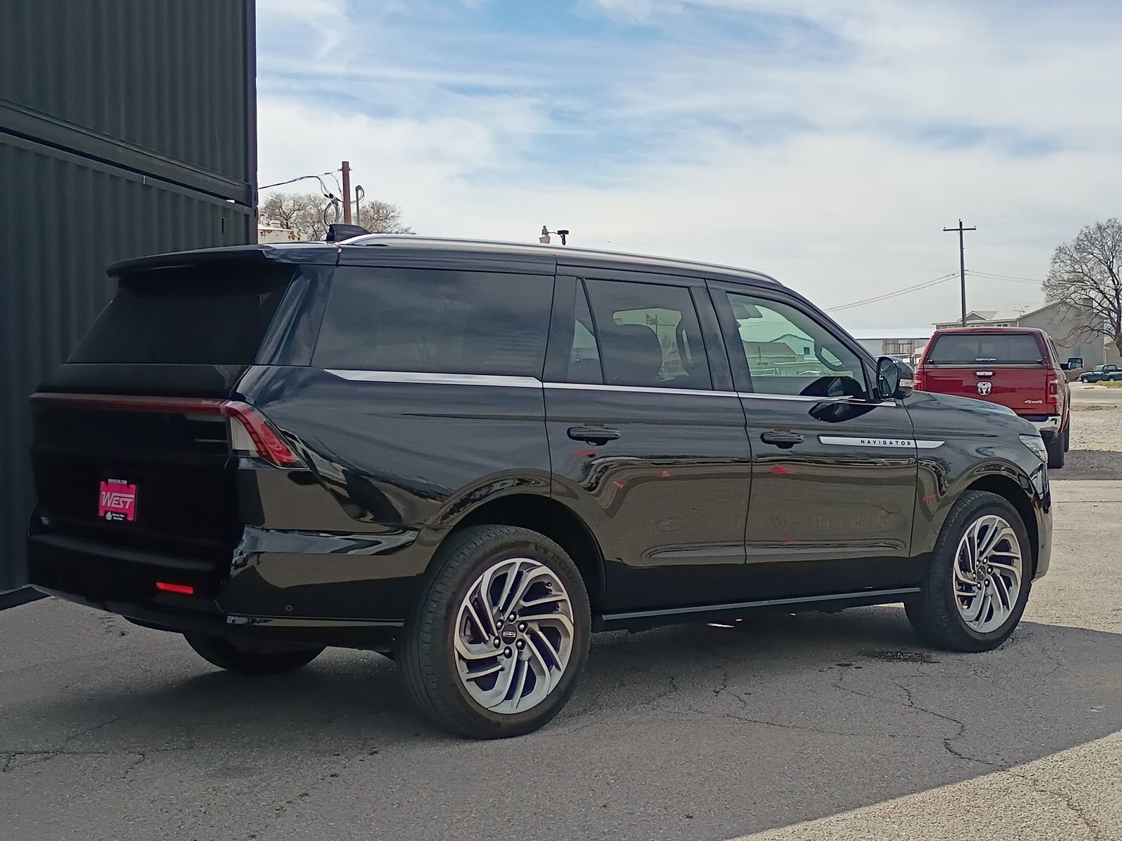 Used 2025 Lincoln Navigator Reserve image 7