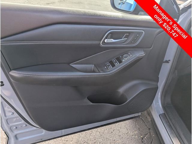 Used 2021 Nissan Rogue Platinum image 14