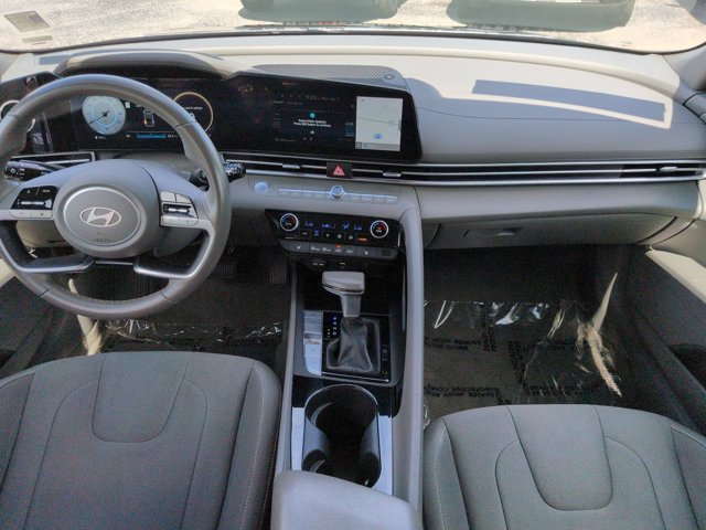 Used 2025 Hyundai Elantra SEL FWD image 13