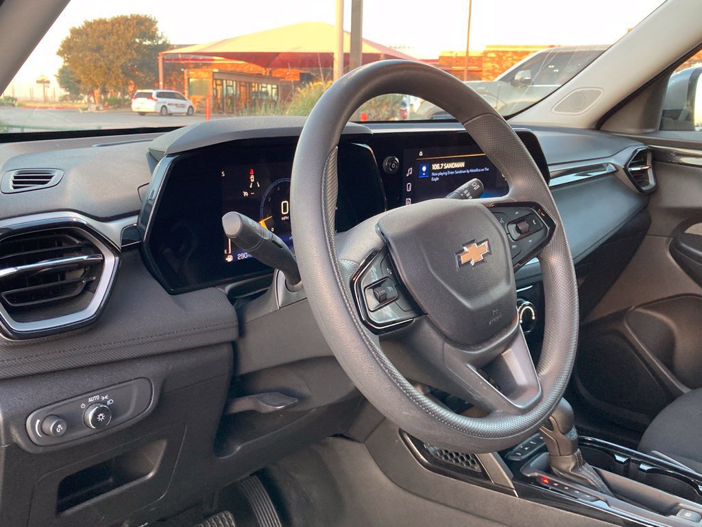 Used 2025 Chevrolet TrailBlazer LT AWD/4WD image 9