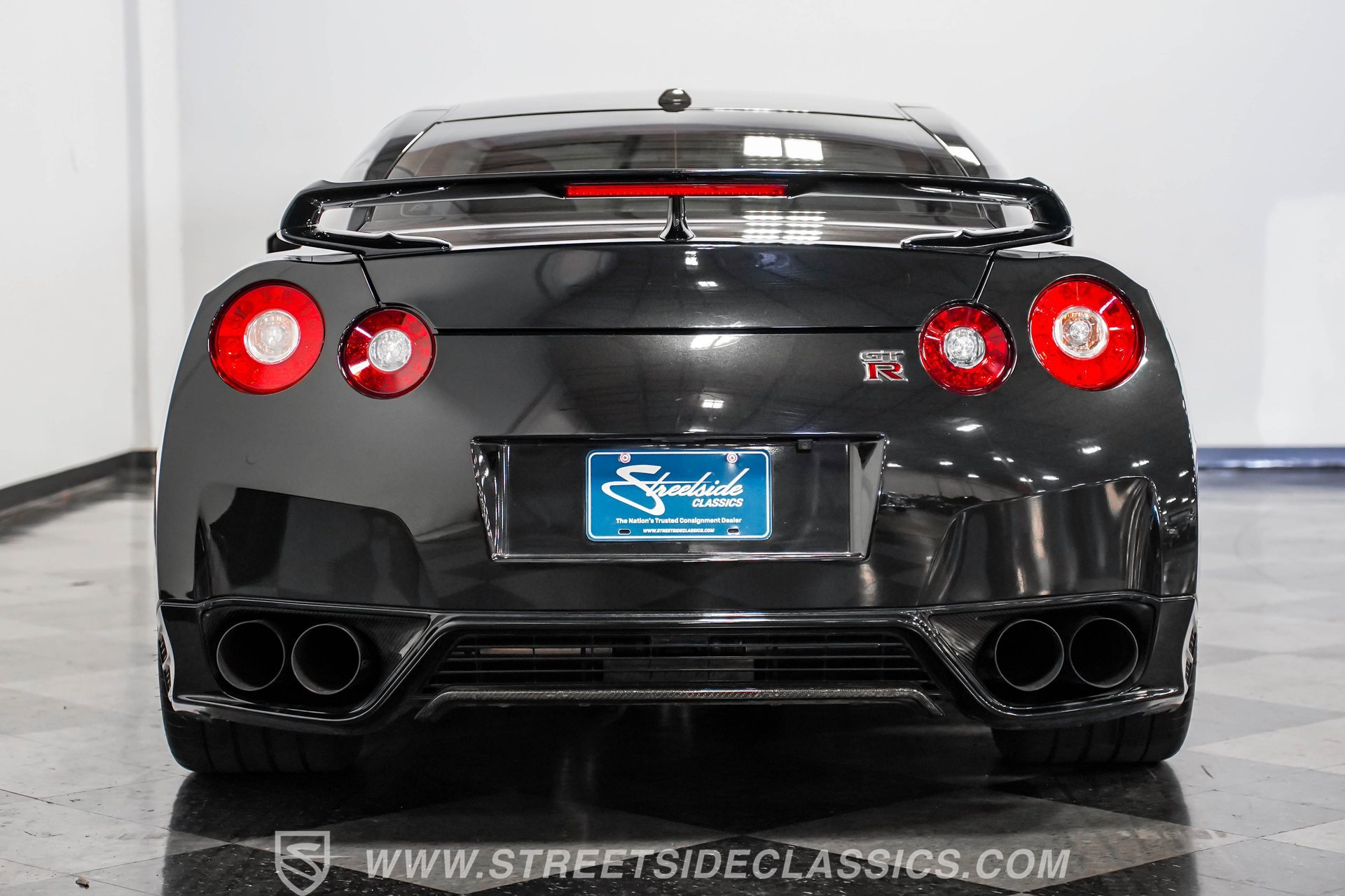 Used 2013 Nissan GT-R Premium image 11