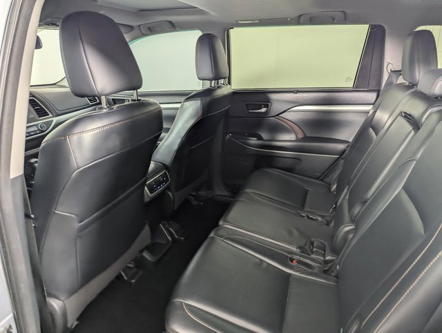 Used 2015 Toyota Highlander XLE image 18