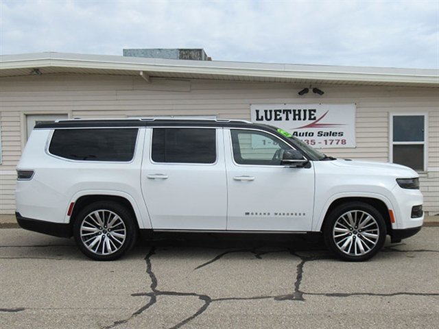 Used 2024 Jeep Grand Wagoneer L Series III AWD/4WD image 3