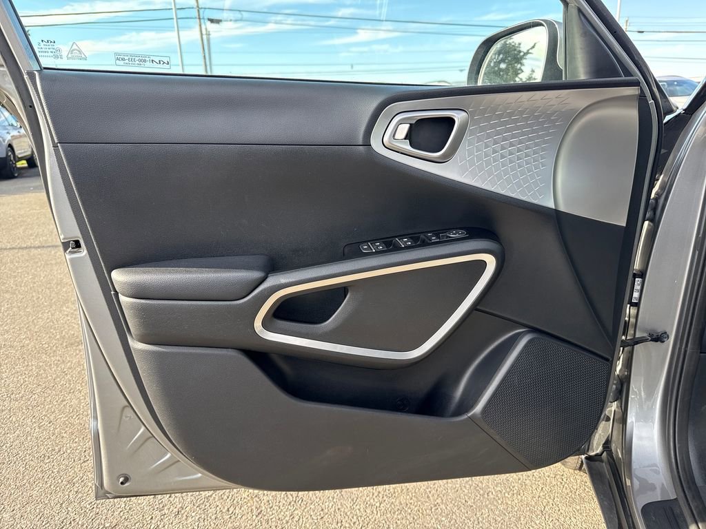 Certified 2023 Kia Soul LX w/ LX Technology Package image 14