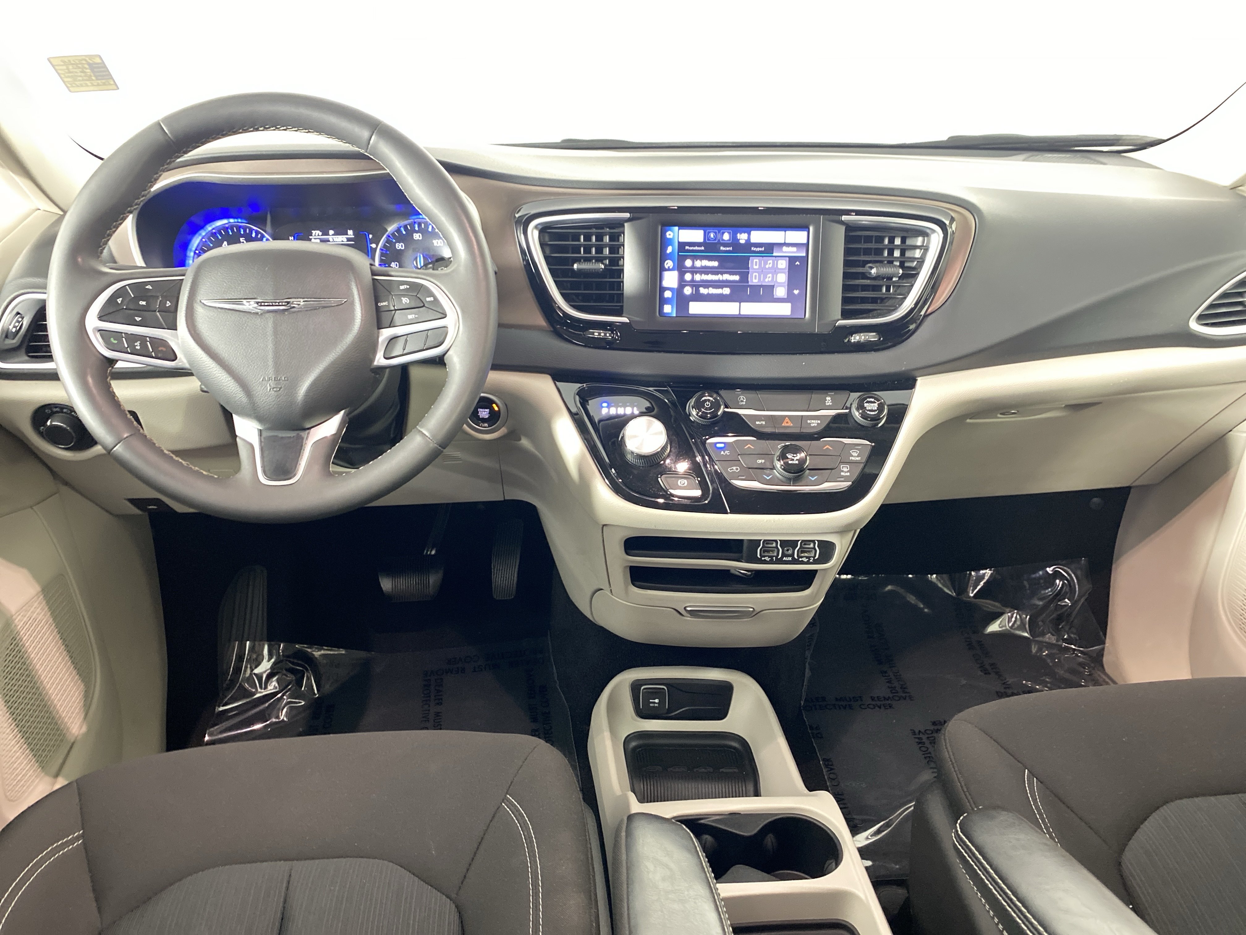 Used 2023 Chrysler Voyager LX FWD image 16