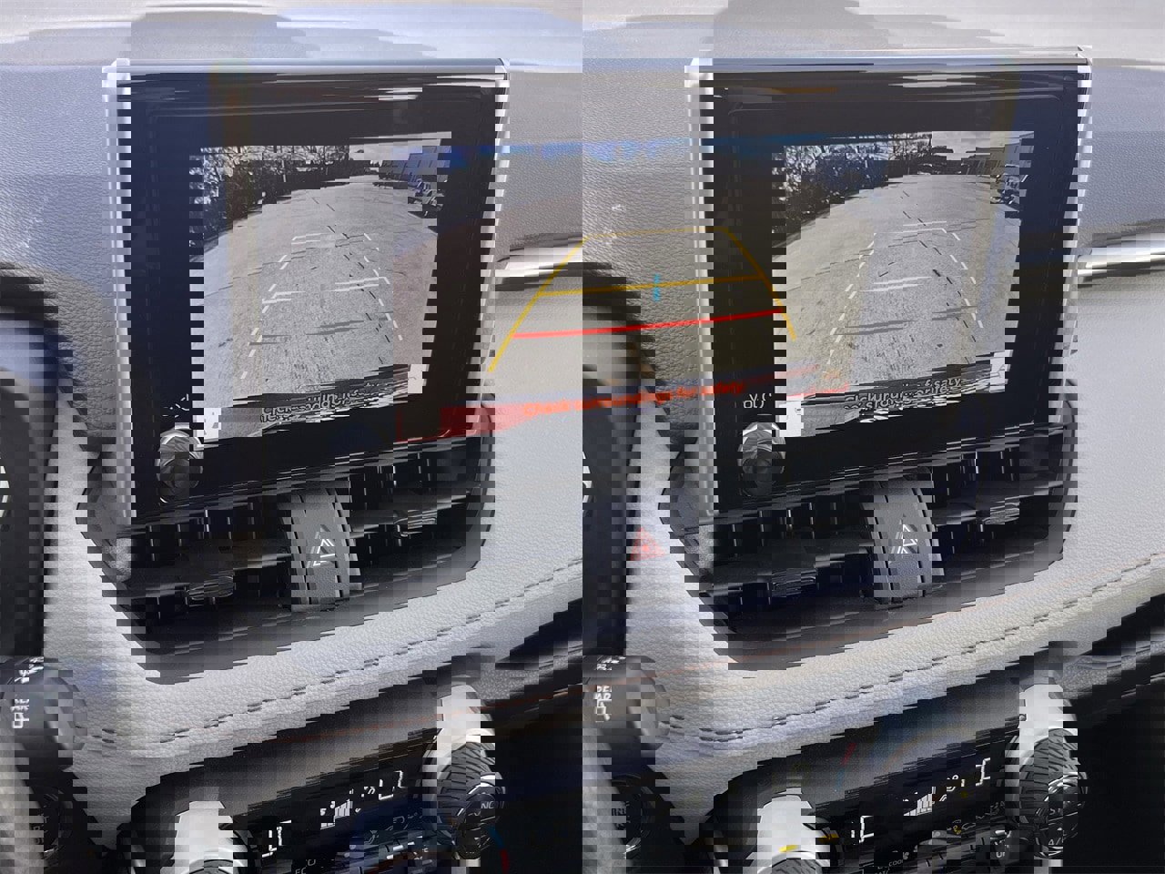 Used 2025 Toyota RAV4 XLE image 18