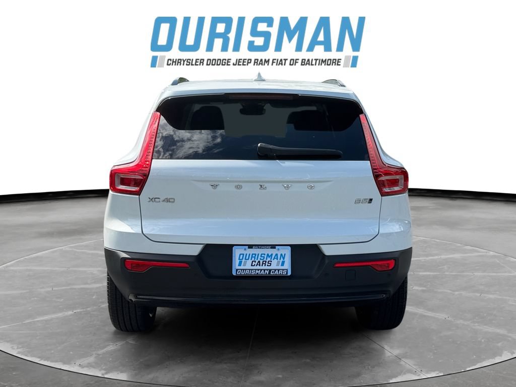 Used 2023 Volvo XC40 B5 Plus w/ Driver Assist Package AWD/4WD image 5
