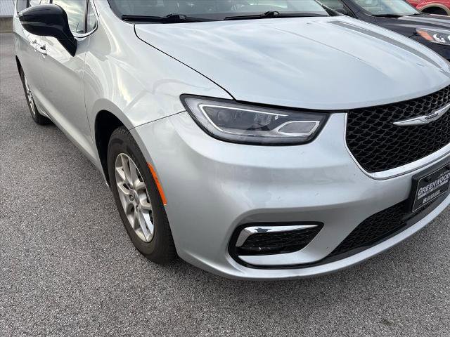 Used 2024 Chrysler Pacifica Touring-L image 27