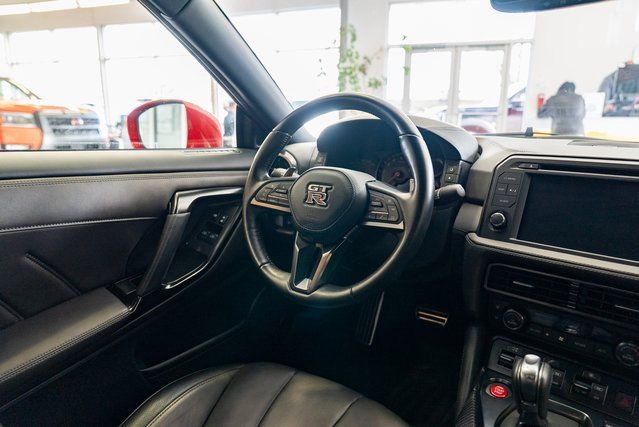 Used 2020 Nissan GT-R Premium w/ Premium Interior Package AWD/4WD image 9