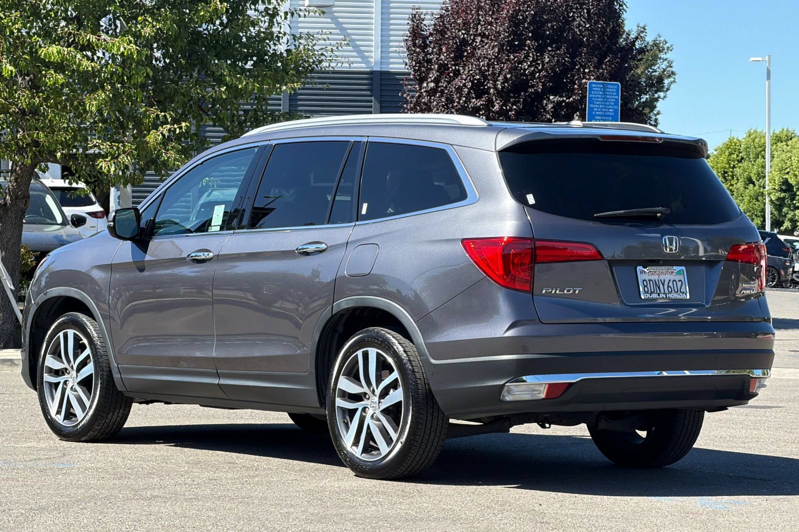 Used 2018 Honda Pilot Touring image 6
