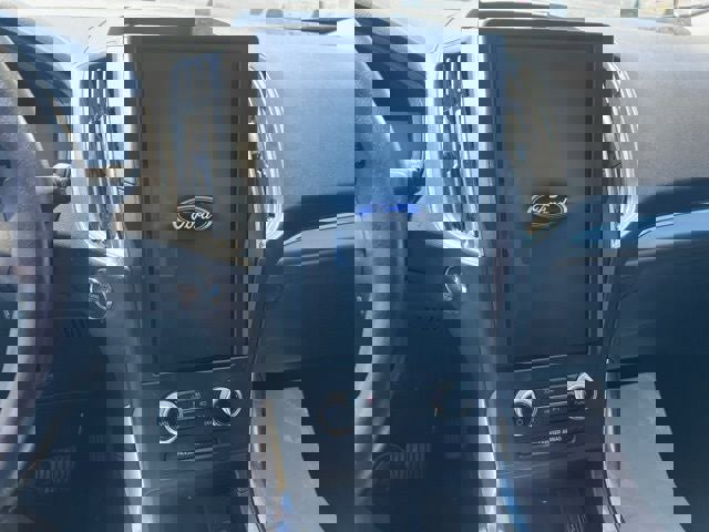 Used 2022 Ford Edge Titanium w/ Class II Trailer Tow Package AWD/4WD image 13