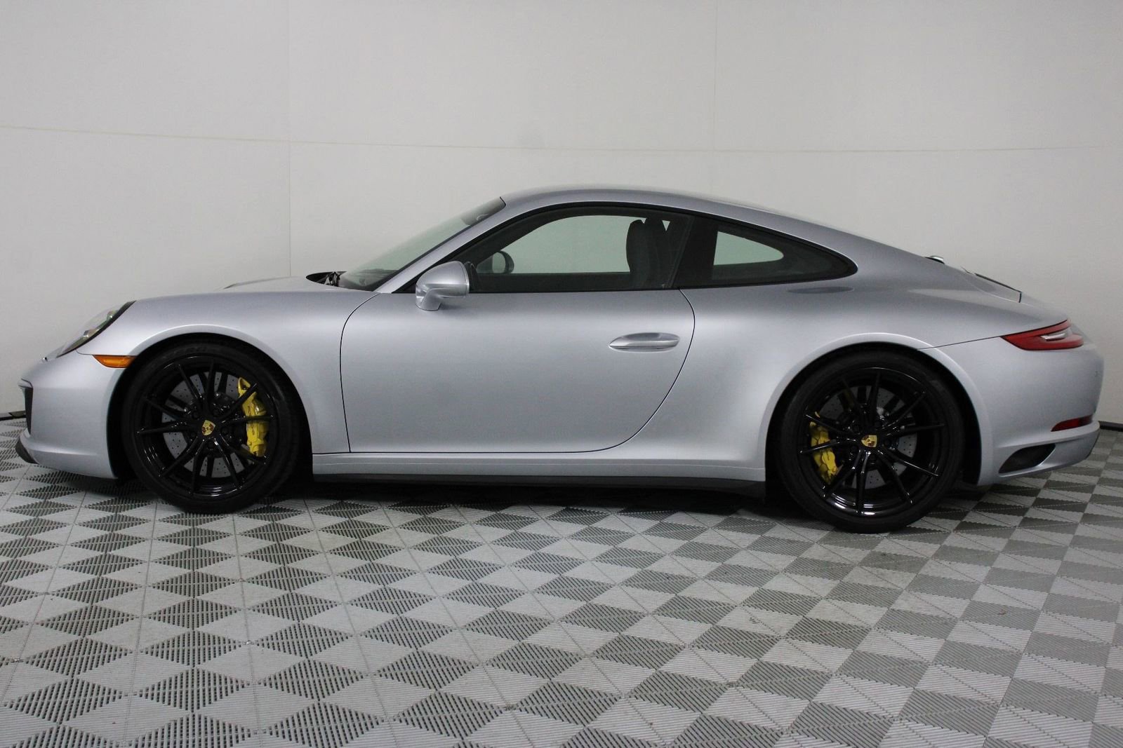 Certified 2017 Porsche 911 Carrera 4S image 2