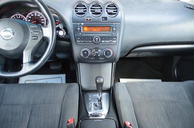 Used 2010 Nissan Altima 2.5 S FWD image 19