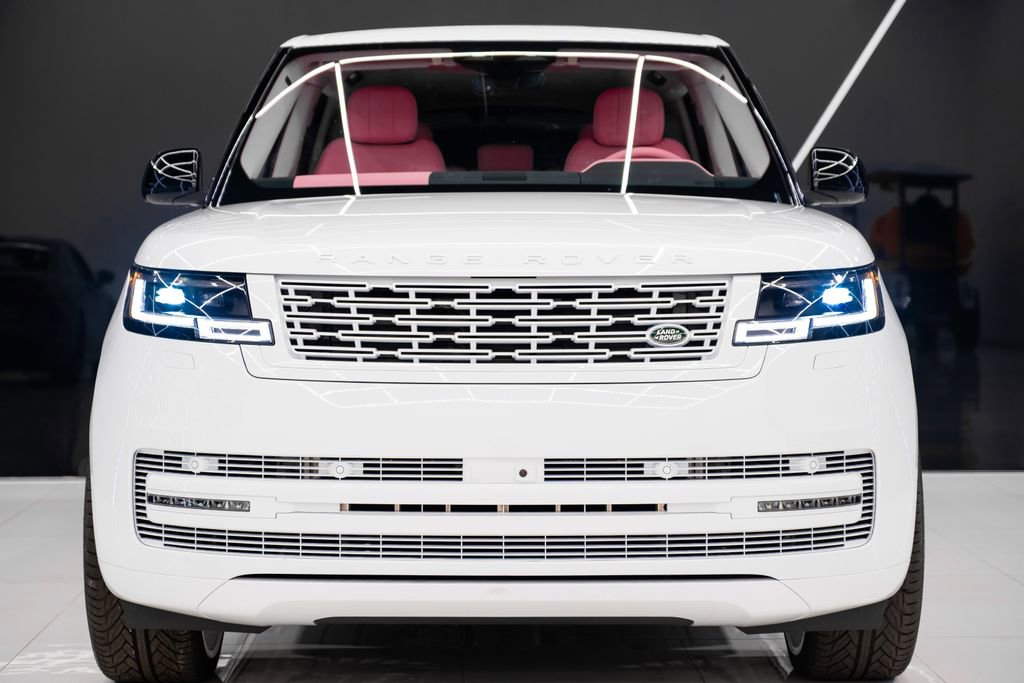 Used 2025 Land Rover Range Rover SE image 2