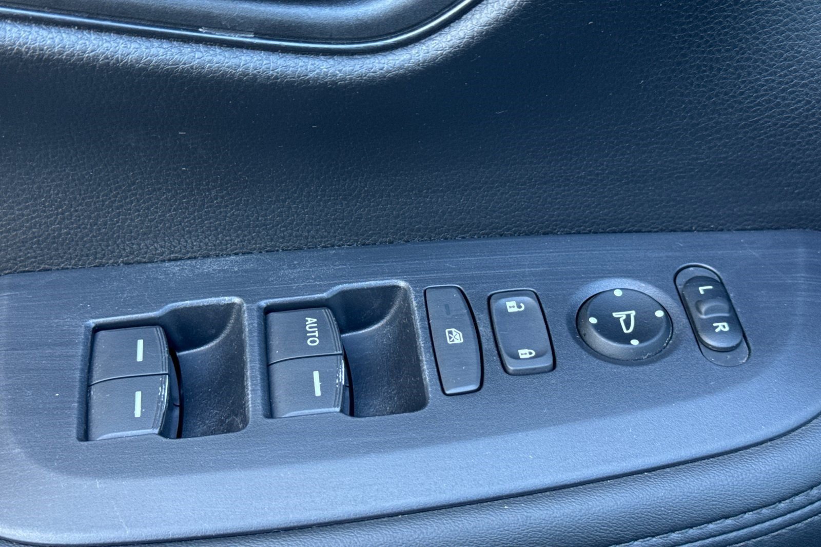 Certified 2025 Honda HR-V LX image 13