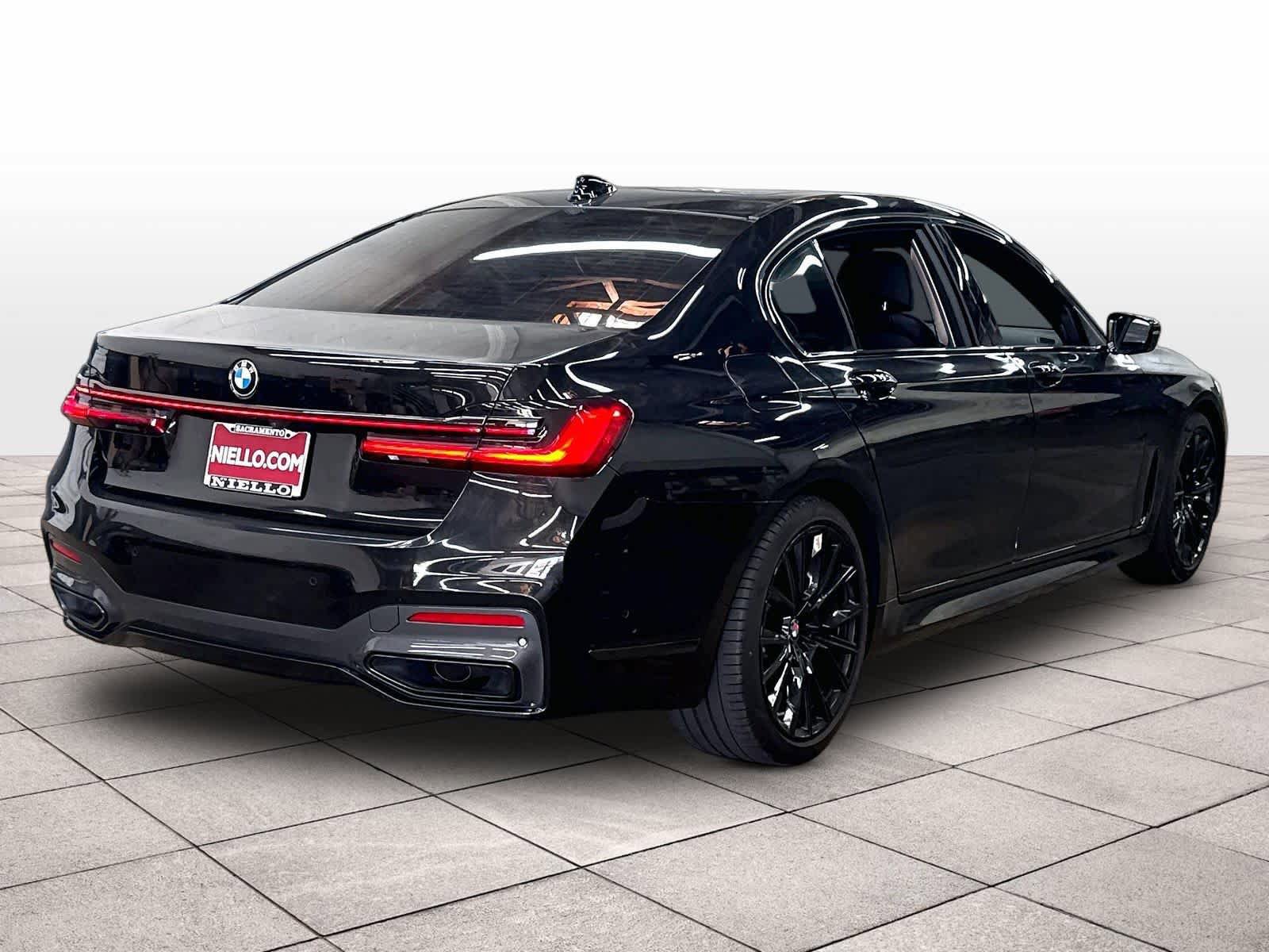 Used 2022 BMW 740i w/ M Sport Package RWD image 14