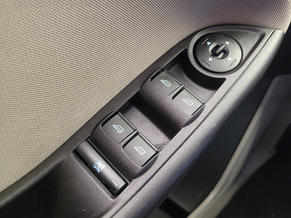 Used 2016 Ford Focus SE w/ SE Cold Weather Package image 27