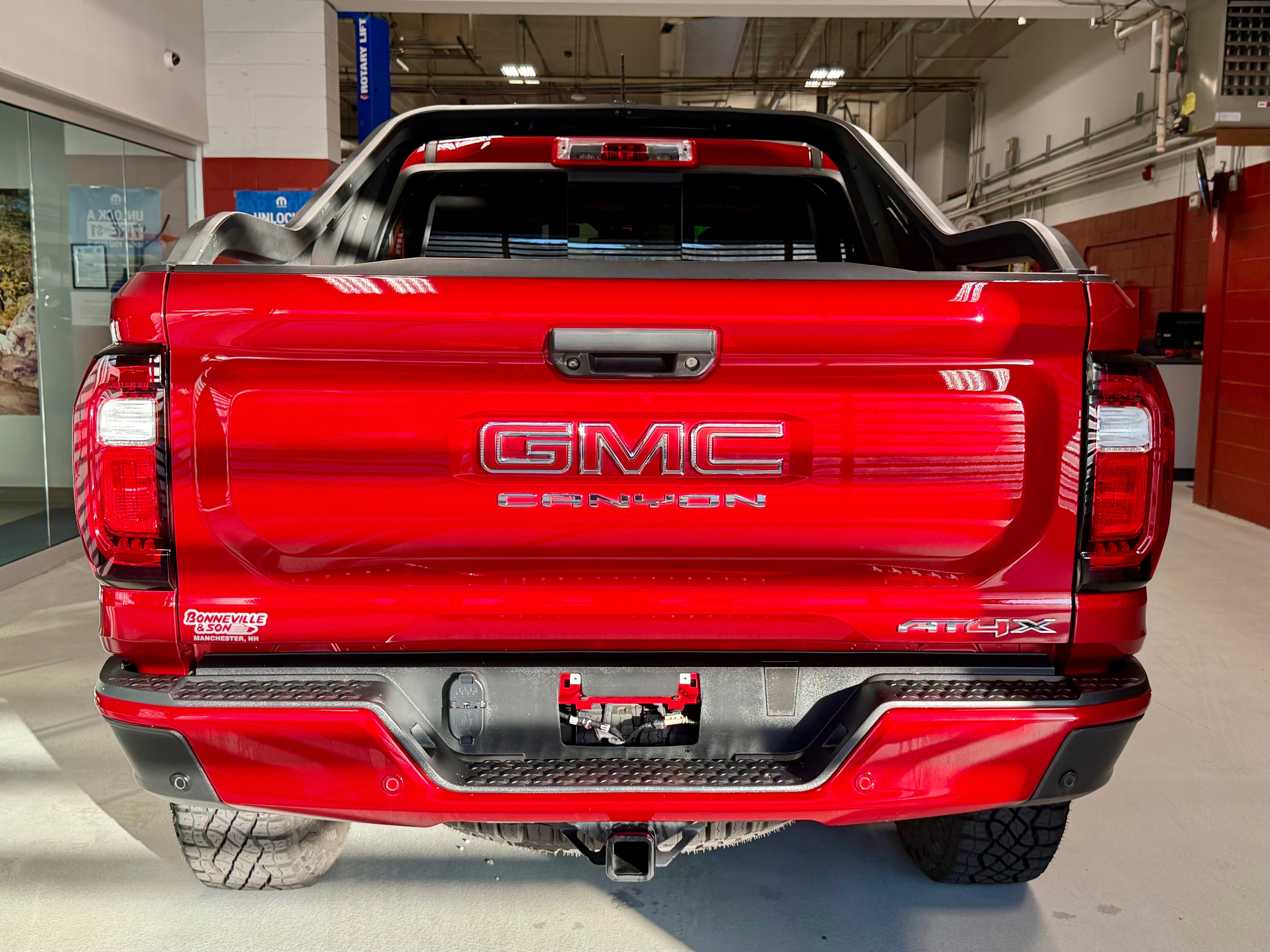 Used 2025 GMC Canyon AT4 w/ AT4X Package AWD/4WD image 6