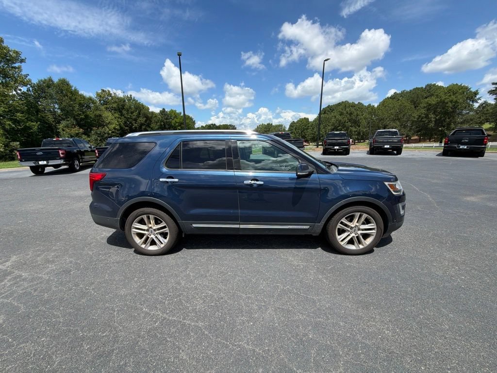 Used 2017 Ford Explorer Limited w/ Equipment Group 301A FWD image 2