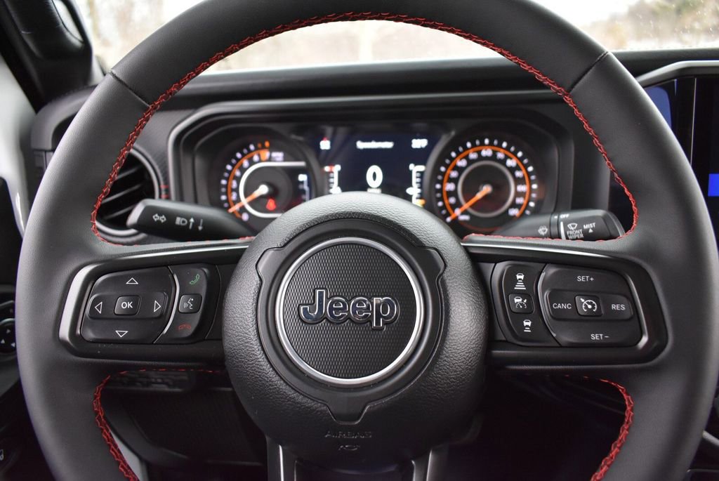 Used 2024 Jeep Gladiator Rubicon w/ Technology Group image 16